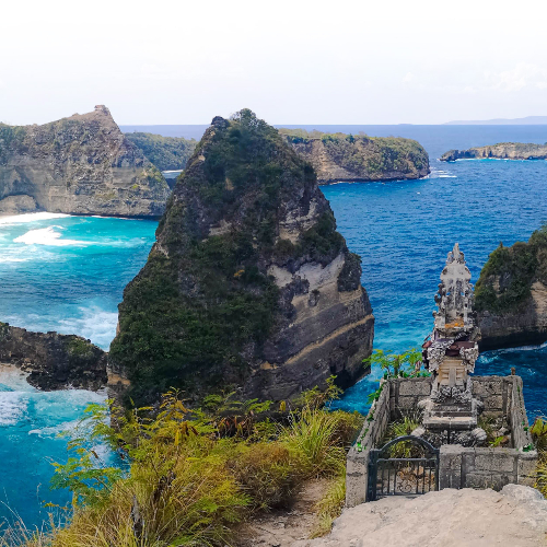 shrine-on-thousand-island-viewpoint-east-nusa-penida-bali