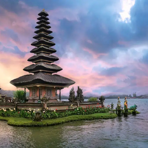 ulun-danu-beratan-temple-floating-lake-bali (1)